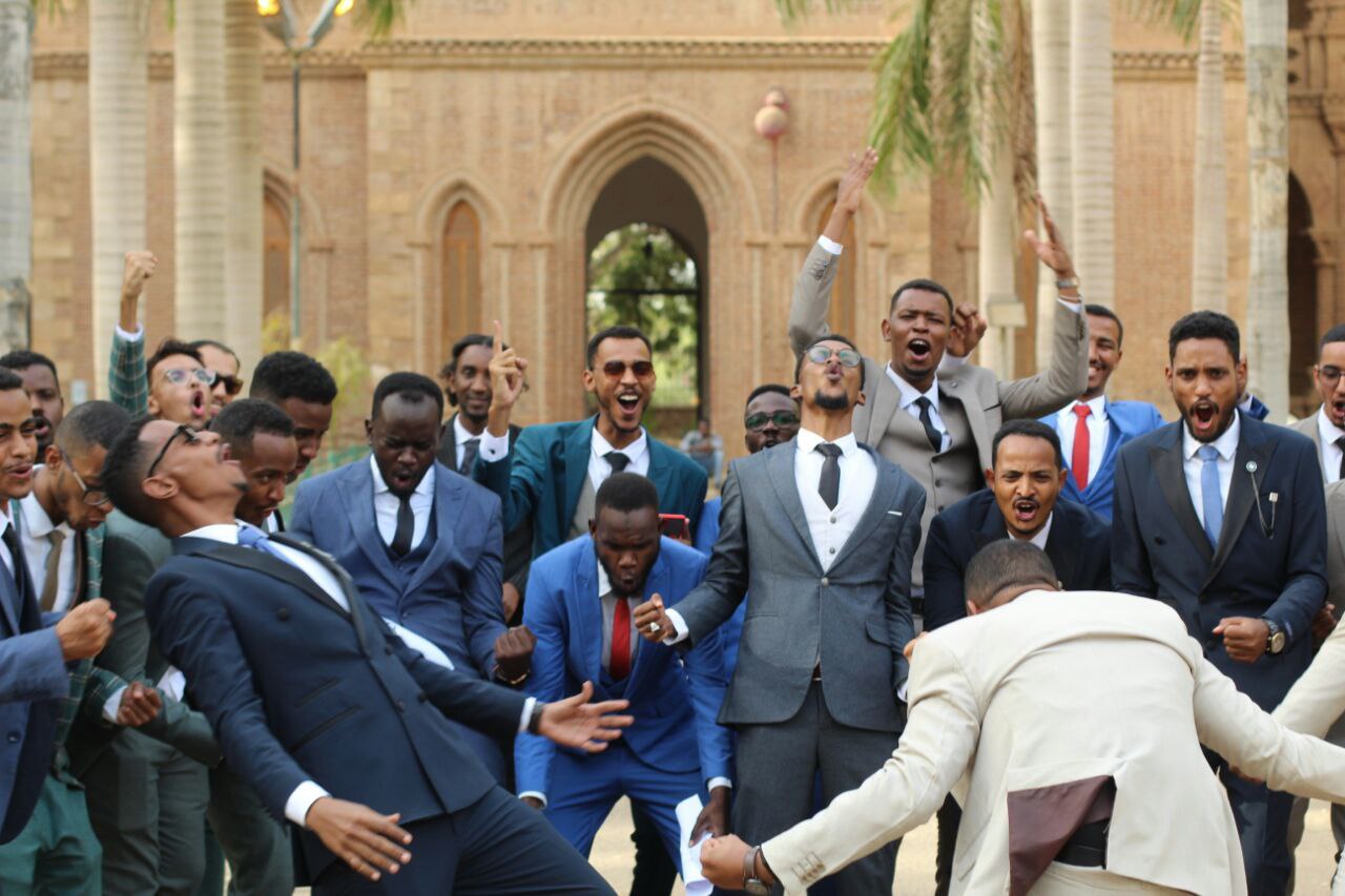 الاحتفال بكل إنجاز
